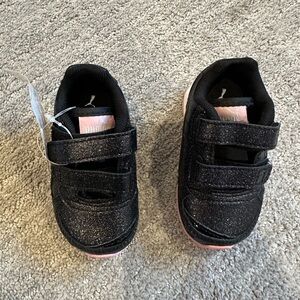 PUMA Baby Black Sparkle Velcro Sneakers NWT Size 4